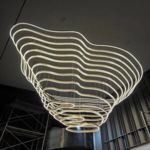 XH2026012805 Custom-made lobby chandelier, made of aluminum and acrylic art lamp.