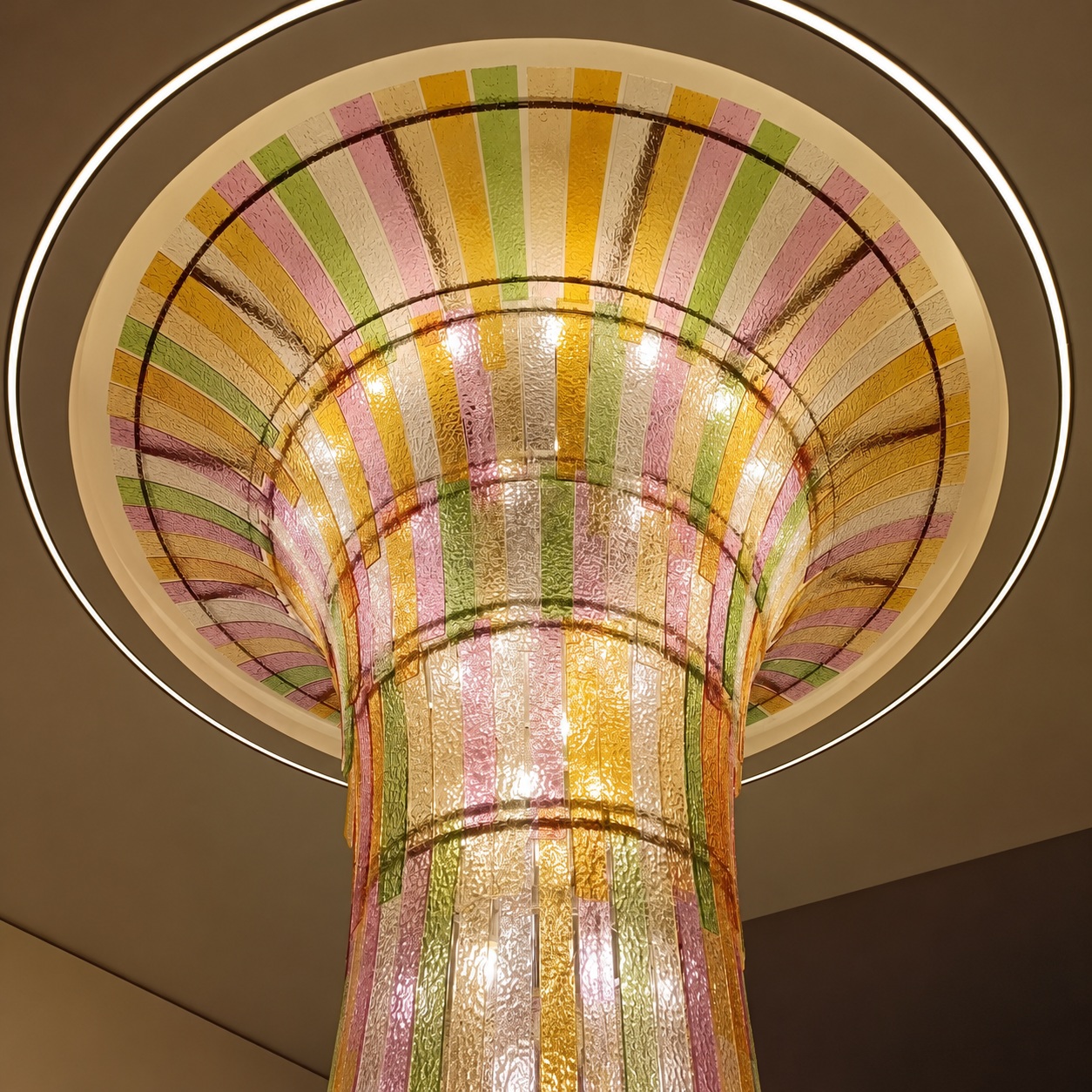 主图 Custom colored glass chandelier with warm LED light for a hotel lobby